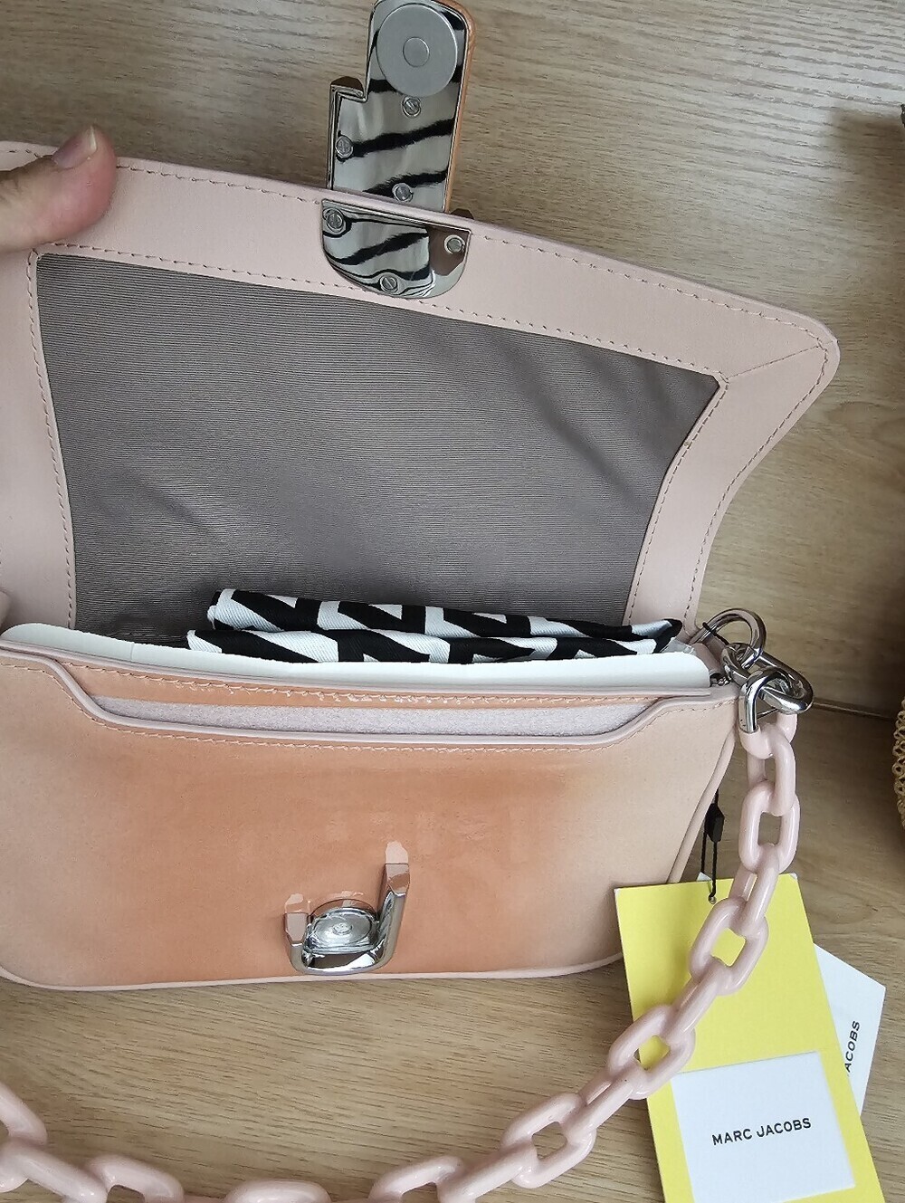 Marc Jacobs The leather shoulder Bag. - Picture 11 of 16